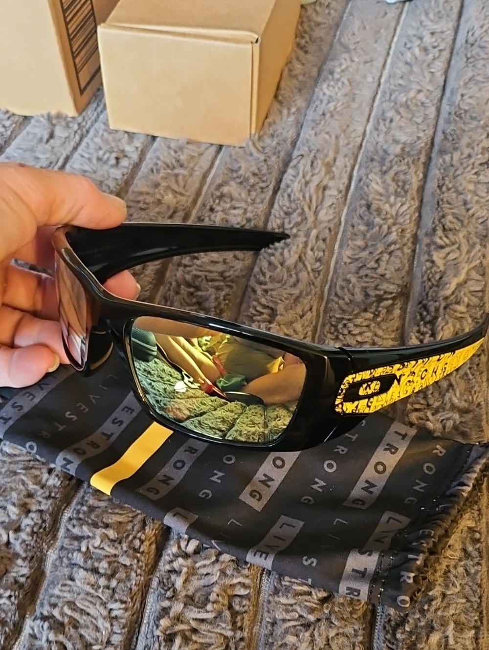 Oakley Fuel Cell "LIVESTRONG" Special Edition sunglasses!!!